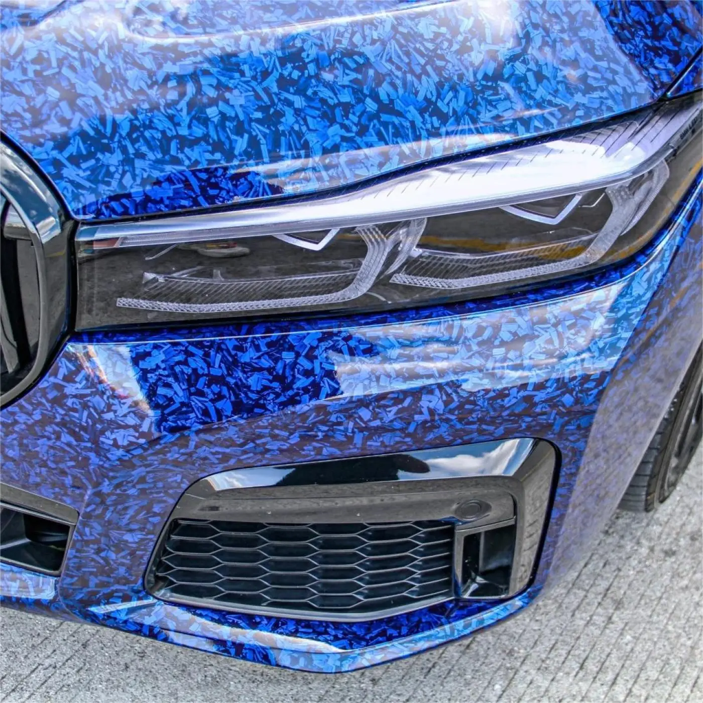 What colors and finishes are available for carbon fiber wraps|watch2024?